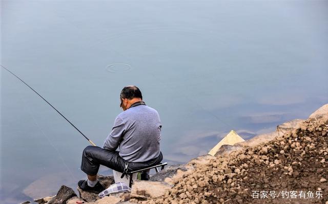 野钓鲫鱼总是没鱼口？线组这样搭配，钓上大草鱼也不担心鱼切线