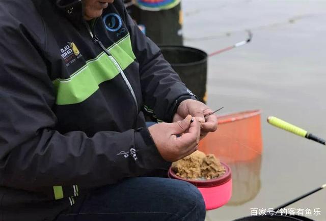 调四钓二双饵都到底？钓大鱼时饵料到不到底？