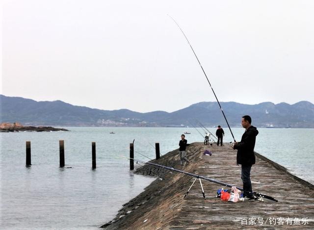 跑铅钓法有两种，鱼口不好，使用子线跑铅野钓，抓口一抓一个准